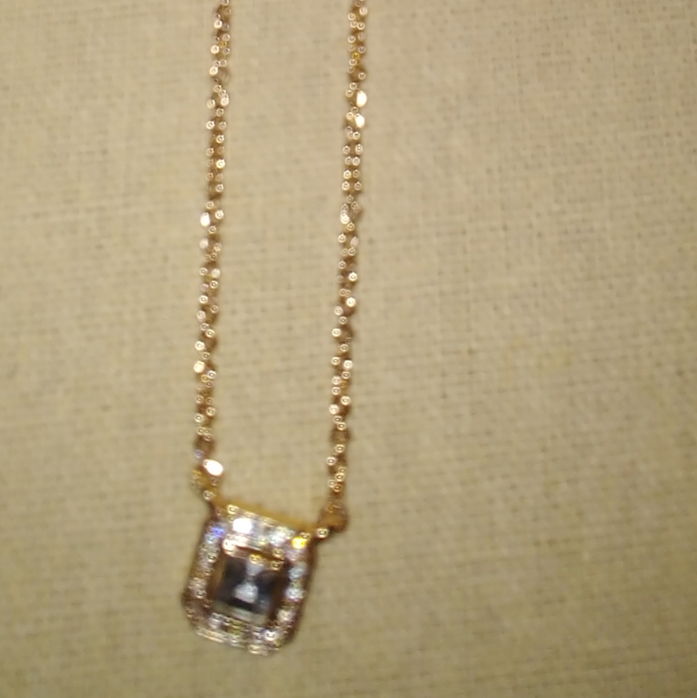Last one! c+i Square Crystal Pendant Necklace ROSE GOLD - Picture 4 of 5